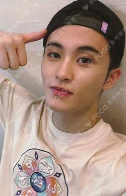 Golden Age YIZHIYU MARK photocard image