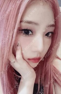 One Of A Kind WHOSFAN LUCKY DRAW YeoJin photocard image