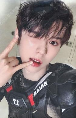 ONE HEARTED FNC STORE BRIAN photocard image