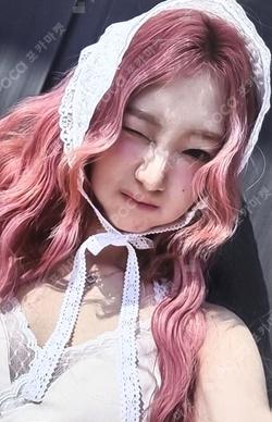 One Of A Kind POP-UP STORE SPINNER SMART-TOK YeoJin photocard image