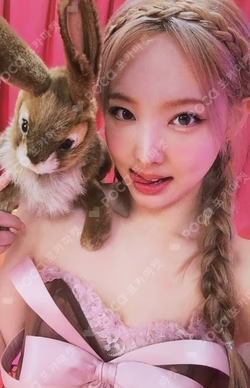 BETWEEN 1&2 NAYEON photocard image