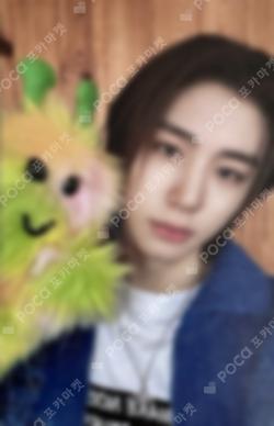 HOW? COMEBACK LIVE Sticker Ver. WEVERSE