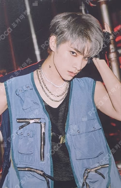 Awaken The World OWHAT XIAOJUN photocard image