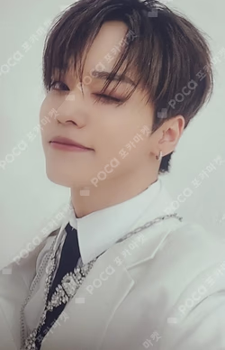 SPOTLIGHT IN SEOUL RANDOM PHOTOCARD & SCRATCHCARD SET