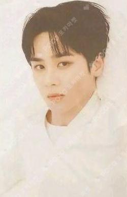 NCT KUN photocard image