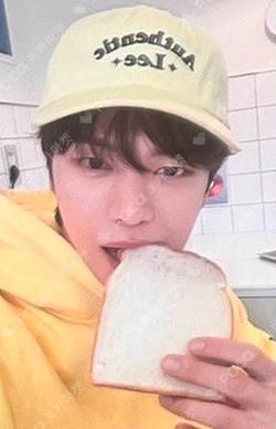 2024 YOOK SUNG JAE 1ST FAN MEETING [육성재 개인전 : Look Closely (1995作)] RANDOM TRADING CARD YOOK SUNGJAE photocard image