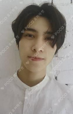 WayV Photo Book Holiday FLIP BOOK + PHOTO CARD SET HENDERY photocard image