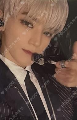 2 Baddies Photobook Ver. MU-MO SHOP