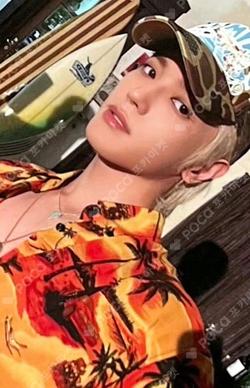 2 Baddies Photobook Ver. US ver.