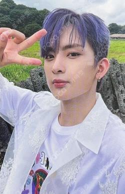 NEW TOMORROW B ver. LINGQI photocard image