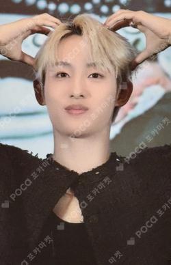 On My Youth KMS WINWIN photocard image