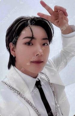 SPOTLIGHT IN SEOUL RANDOM PHOTOCARD & SCRATCHCARD SET E-TION photocard image