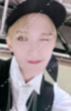 17 IS RIGHT HERE YIZHIYU DK photocard image