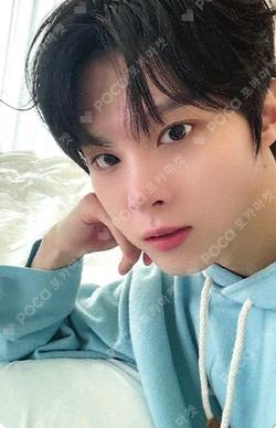 2024 SEASON'S GREETING [Every piece of you] Hellolive shop