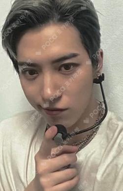 LOVE ME LIKE MUSICART HWICHAN photocard image