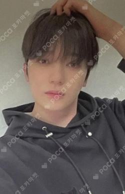 LOVE ME LIKE JUMP UP YECHAN photocard image