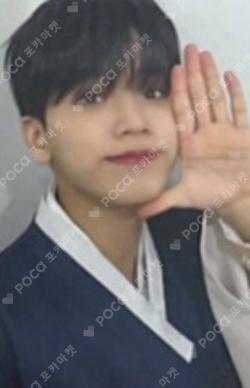 LOVE ME LIKE APPLEMUSIC HYUK photocard image