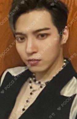 LOVE ME LIKE APPLEMUSIC HWICHAN photocard image