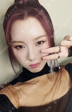 UNFRAMED TAKE ver. LUCY photocard image