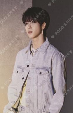 Clé 2 : Yellow Wood HAN photocard image