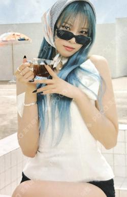 Bliss Platform Ver. Lights Ver. MONDAY photocard image