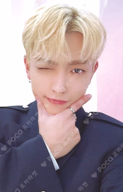 ATEEZ X ANITEEZ ADVENTURE ANITEEZ IN ILLUSION ACRYLIC PHOTOCARD FRAME KIT ANITEEZ Ver.