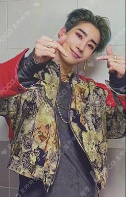VOICE : The future is now SEUNGWOO photocard image