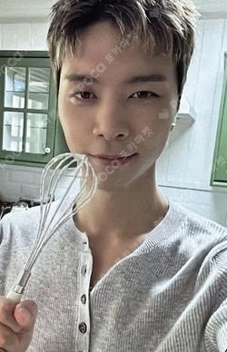 WALK APPLEMUSIC LUCKY DRAW JOHNNY photocard image