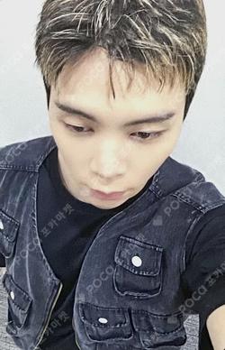 WALK DEAR MY MUSE LUCKY DRAW JOHNNY photocard image