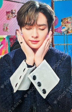 Stray Kids LEE KNOW photocard image