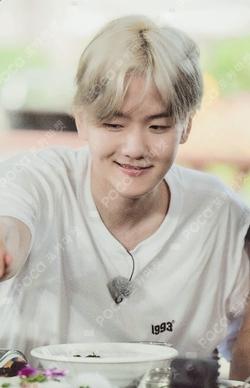Imagen de la photocard de BAEKHYUN de EXO