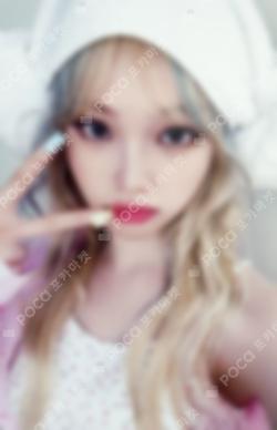 CRAZY WITHMUU LUCKY DRAW KIM CHAEWON photocard image