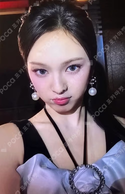 FOREVER YIZHIYU LUCKY DRAW CHIQUITA photocard image