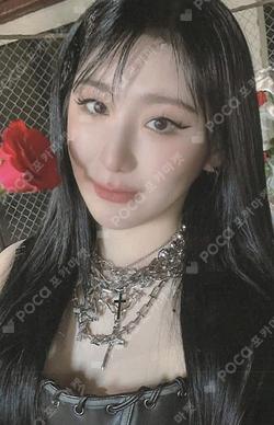 SHOWDOWN OFF VER. LEECHAEYEON photocard image