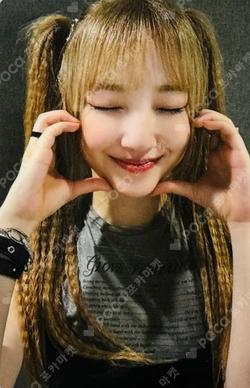 CURIOUS WITHMUU YUNHA photocard image