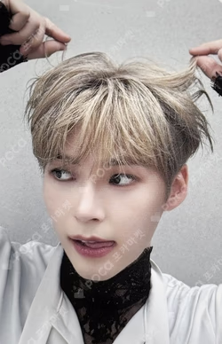 ZEROBASEONE SUNG HANBIN photocard image