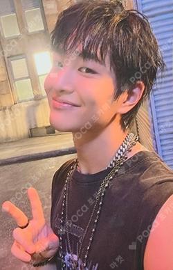 FLOW POP-UP STORE TRADING PHOTOCARD