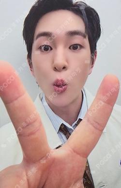 FLOW POP-UP STORE TRADING PHOTOCARD