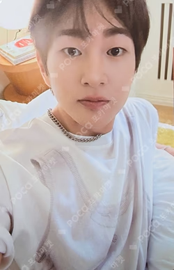 FLOW POP-UP STORE TRADING PHOTOCARD