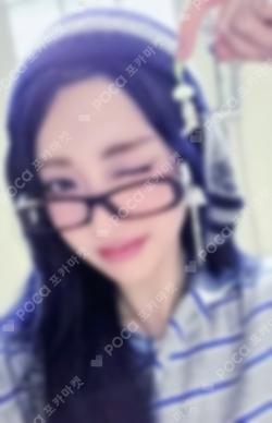 CRAZY KTOWN4U POP-UP STORE LUCKY DRAW HUH YUNJIN photocard image