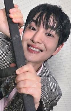 SHINee ONEW photocard image
