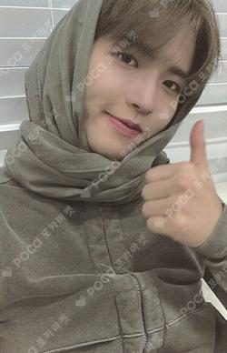 Ponytail BACKSTAGE Ver. KIM JAE HWAN photocard image