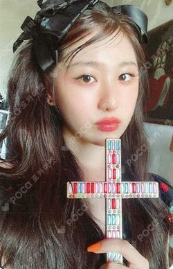 HUSH RUSH REWARD LEECHAEYEON photocard image