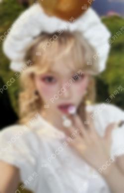 CRAZY WEVERSE JAPAN LUCKY DRAW KIM CHAEWON photocard image