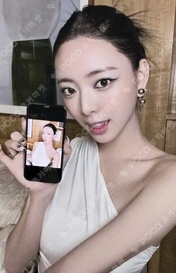 GOLD PHONE BOX VER. YUNA photocard image