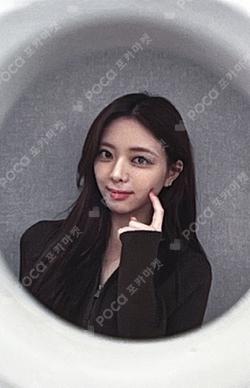 GOLD POP-UP STORE OFFICIAL LIGHT RING VER 2 YUNA photocard image