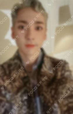 The Nocturne AARON photocard image