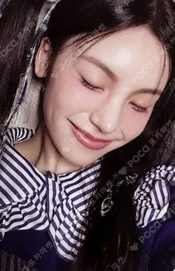 GOLD DIGIPACK VER. YEJI photocard image