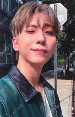 LIVE and FALL WITHMUU Gun-il photocard image