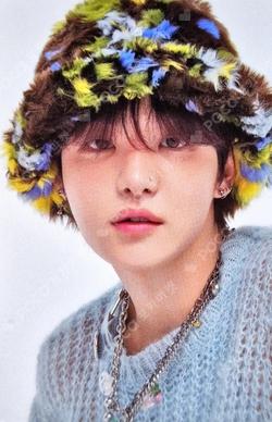 ViVi JIHOON photocard image